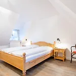 Friesenhaus Kaeptn Hahn Hausteil 03 Westerland